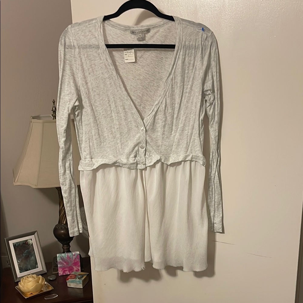 Women's Gray and White Button-Down Top